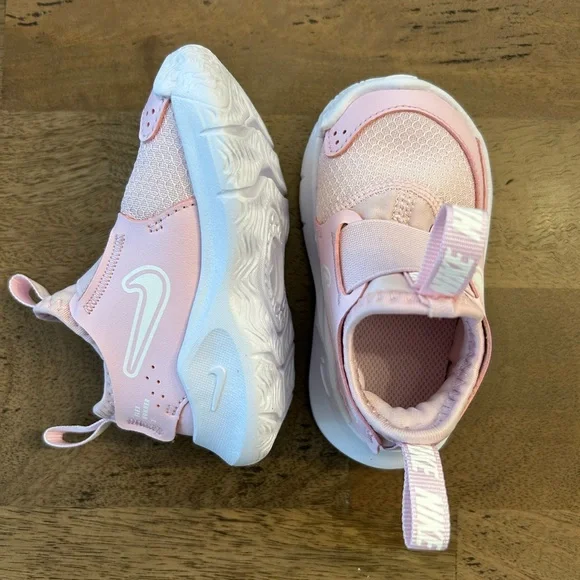 Nike Kids Light Pink Sneakers Size 4C - Picture 2 of 8